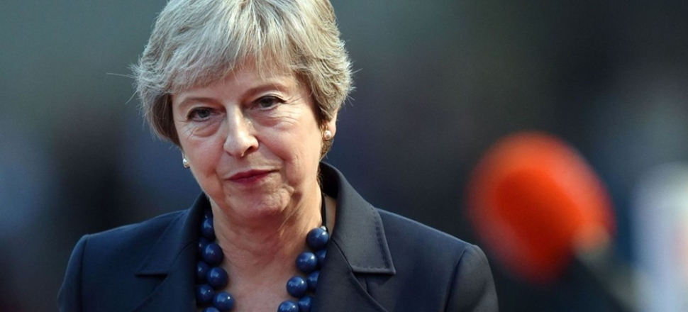 İngiltere'de Theresa May güven oyu aldı...