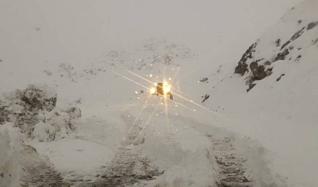 Hakkari’de 6 köy ile 16 mezra yolu ulaşıma kapandı