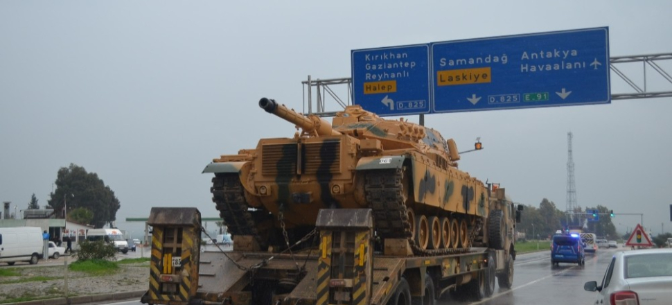 Suriye sınırına askeri sevkiyat sürüyor