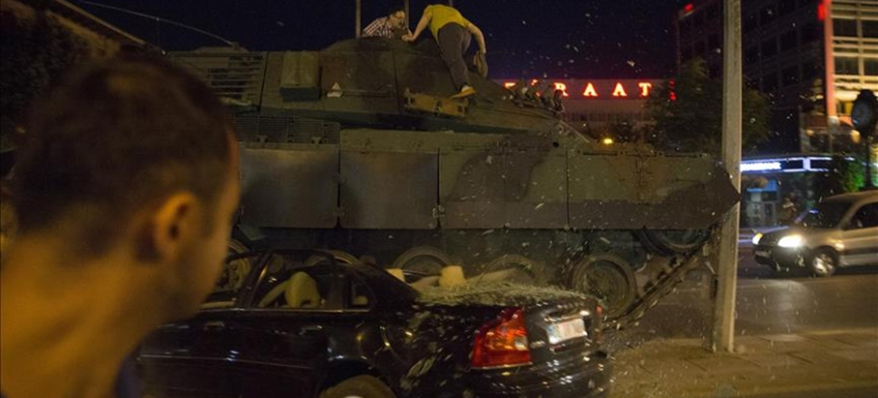 Tankın altında kaldığı o anları anlattı...