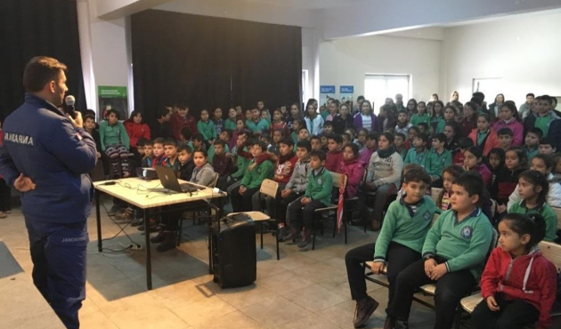 Manisa Alaşehir’de jandarmadan öğrencilere trafik eğitimi