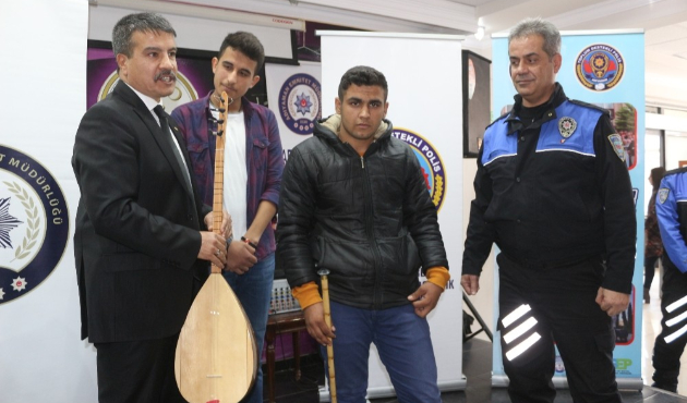 Adıyaman'da öğrencilere spor ve müzik aletleri dağıtıldı