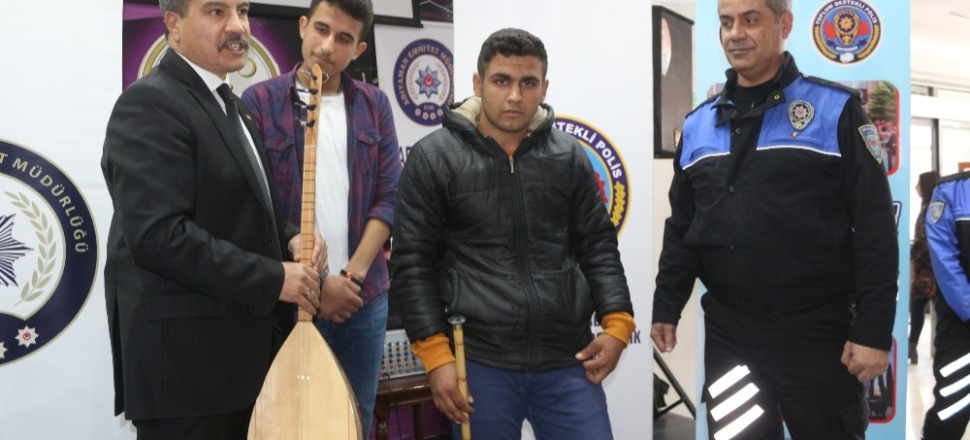 Adıyaman'da öğrencilere spor ve müzik aletleri dağıtıldı