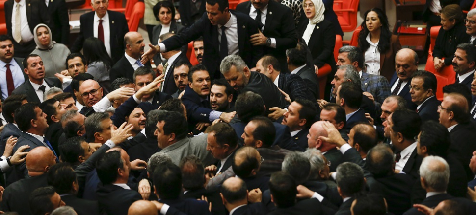 "Yarım kiloya 20 sene kafa attık, mazur görün!"