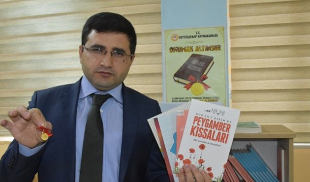 Şırnak'ta kitap okuyan öğrenciye kaymakamdan çeyrek altın
