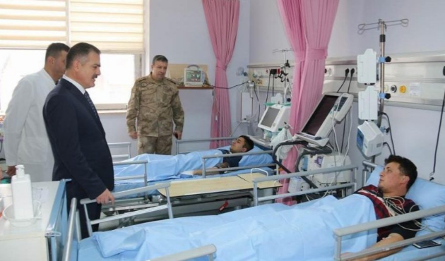 Hakkari'de 3 askeri üsse yıldırım düştü!