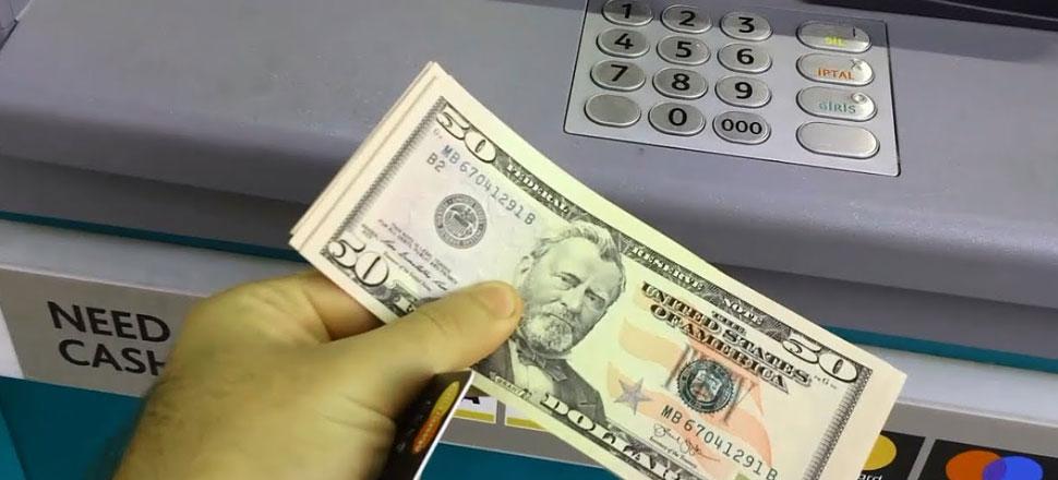 ATM'lerin açığını yakaladı  yüz binlerce dolar çekti