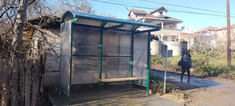Sinop'ta öğrenciler soğukta kalmasın diye durak yapıldı