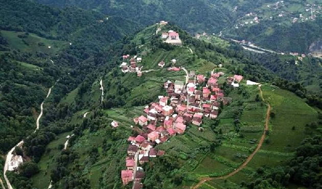 Rize'de kayan köyün sakinleri endişeli
