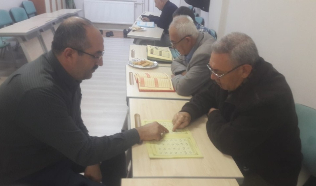 Kütahya'da 71 yaşında Kur’an-ı Kerim’i okumayı öğreniyor