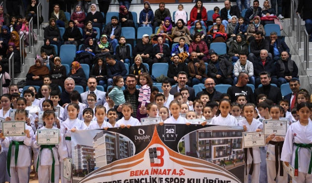 Kocaeli Kartepeli miniklerin diplomalarını Üzülmez verdi
