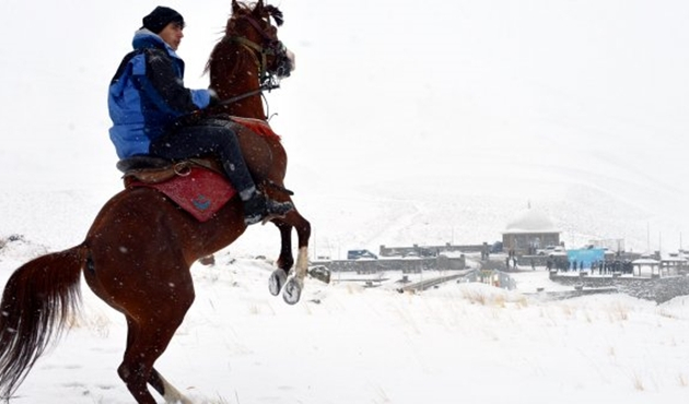 Erzurum'da atlı hafızlar, 486'ncı 'Binbir Hatim'i başlattı