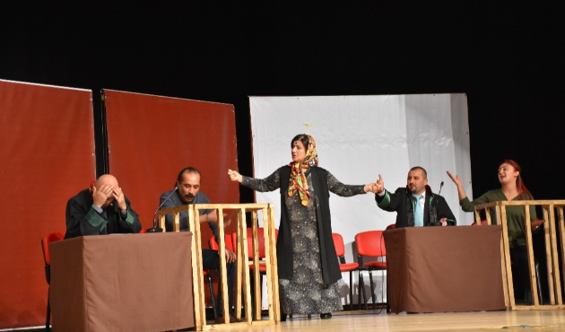 Antalya halk tiyatrosu seyirci ile buluştu