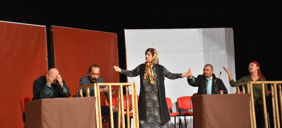 Antalya halk tiyatrosu seyirci ile buluştu