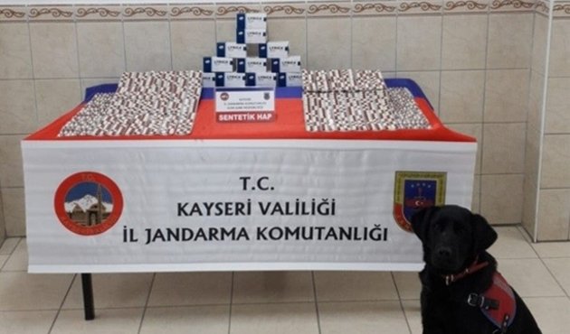 Kayseri'de kamyonette 2 bin 800 adet sentetik hap ele geçirildi