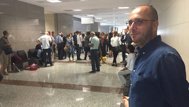 Yabancı basın ve elçilerle şov yapanlara karşı dimdik tek başına!