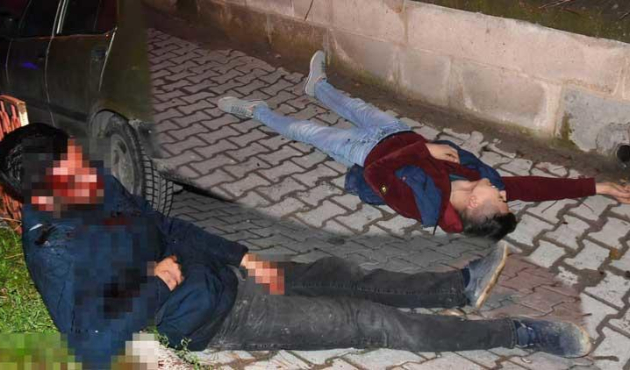 Evinin önünde gürültü yapanlara kurşun yağdırdı!