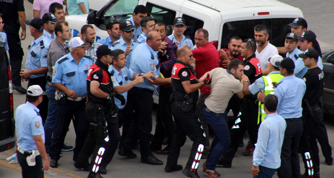 Erzurum'da meydan muharebesi gibi kavga! Çok sayıda yaralı var...