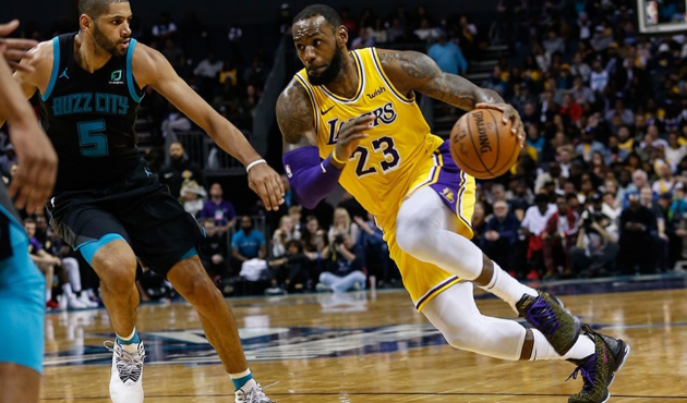 Lakers'ta çifte triple double! Lige ısındılar...