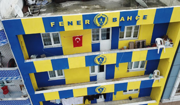 Fanatik taraftar apartmanı sarı lacivert yaptı!