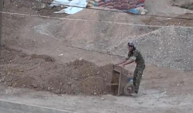 PKK/YPG'li teröristler böyle tünel kazıyor...