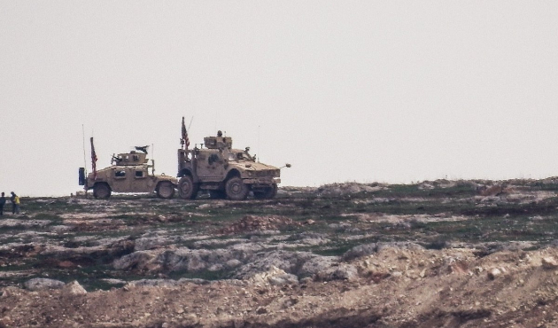 YPG'li teröristler hendek kazdı...