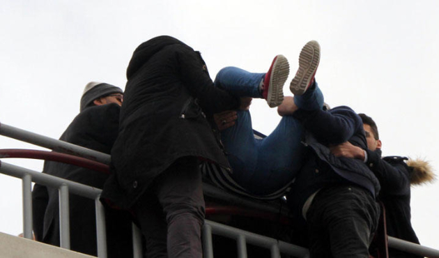 Polis ramak kala yetişti! Böyle kurtardı...
