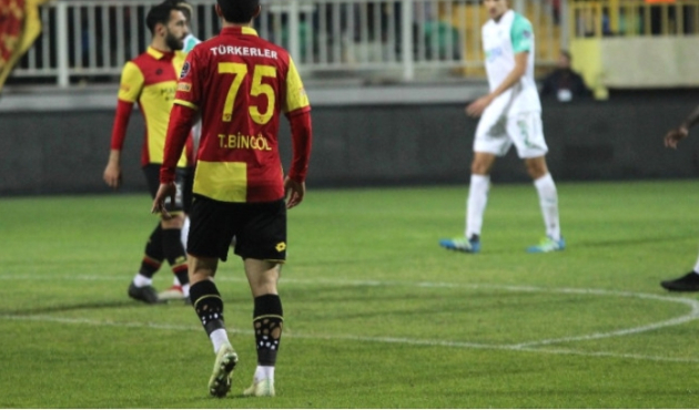 Yırtık çorap modası Süper Lig'e de sıçradı!