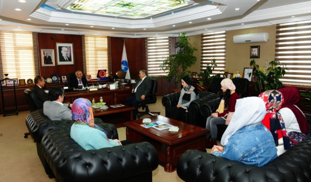Van'da Rektör Battal, Kerküklü öğrencileri kabul etti