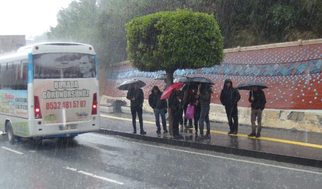 Antalya'da Turizm çalışanlarının yağmur çilesi
