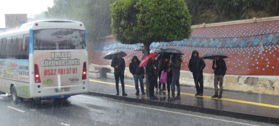 Antalya'da Turizm çalışanlarının yağmur çilesi
