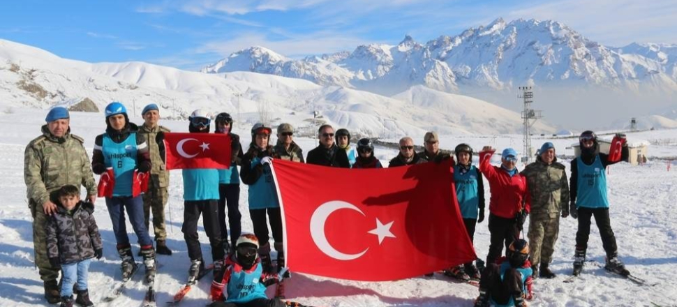 Hakkari’de ‘dağ evi ve kayak sezonu’ açılışı