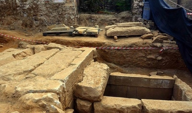 Mısır’da 4 bin 400 yıllık mezar bulundu