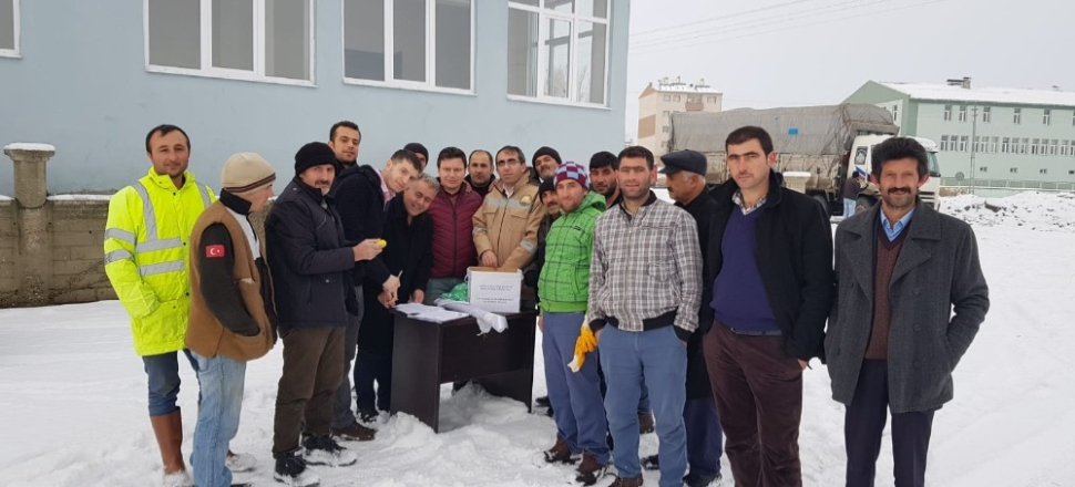 Erzurum'da genç çiftçiler hayvanlarını teslim aldı