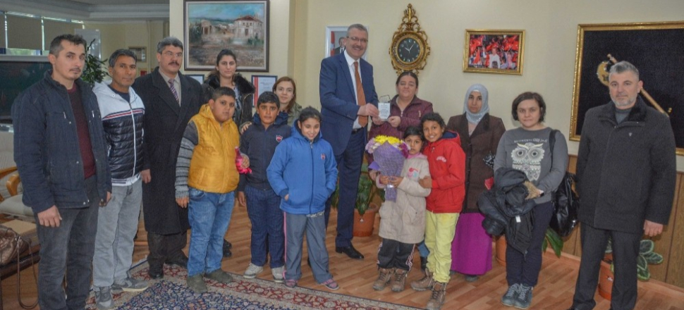 Bursa'da başkan Özkan öğrencileri ağırladı