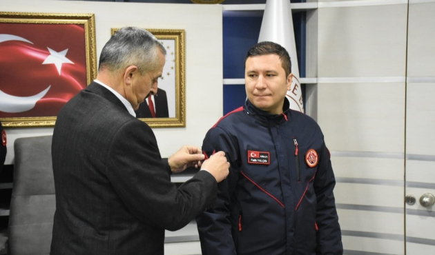 Düzce'de rütbelerini Başkan Dursun Ay taktı