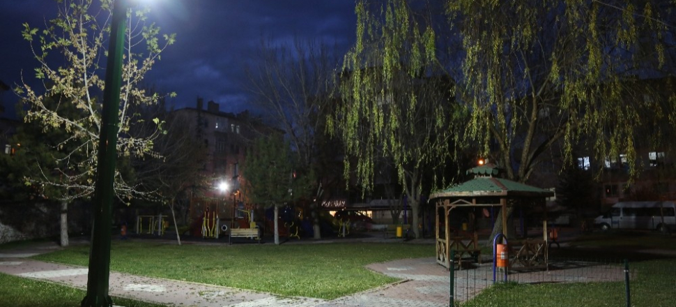 Niğde Belediyesi’yle Parklar Aydınlanıyor