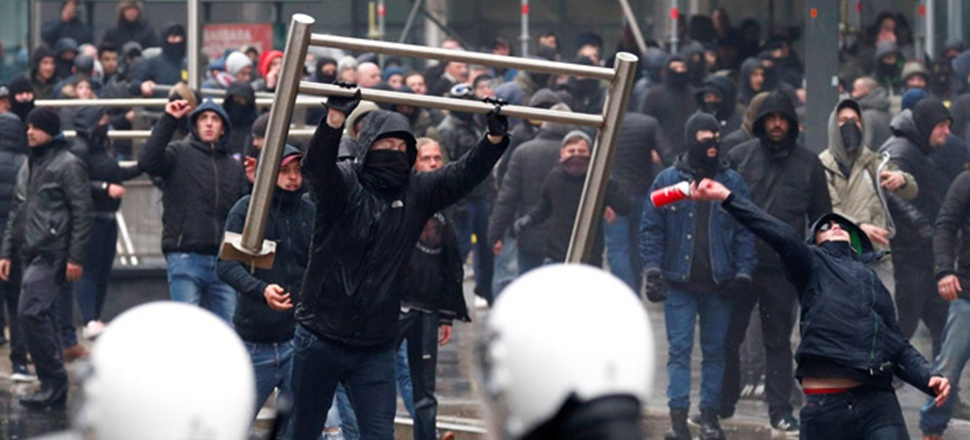 Brüksel'de aşırı sağcı gruba polis müdahalesi!