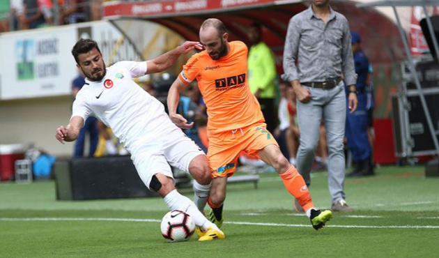 Emre Akbaba'nın eski partneri geliyor!