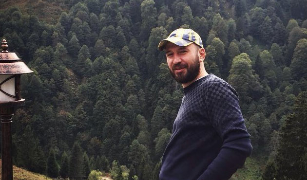 Fenerbahçe taraftarı Soner Ergen tribünden düşerek ağır yaralandı
