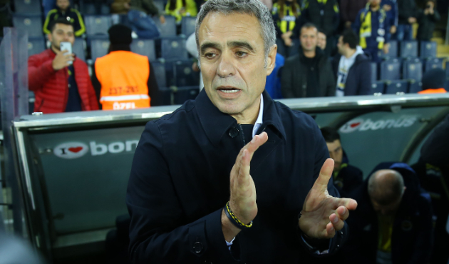 Fenerbahçe berabere kaldı, sosyal medya yıkıldı!