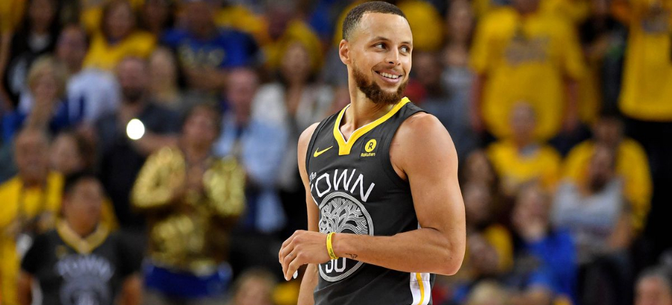 Stephen Curry rekorlarına devam ediyor!