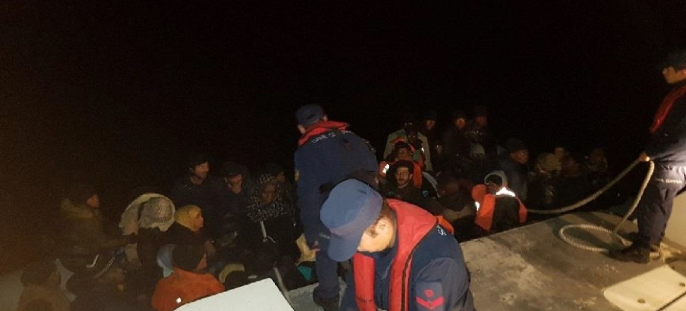 İzmir Dikili’de 87 göçmen yakalandı