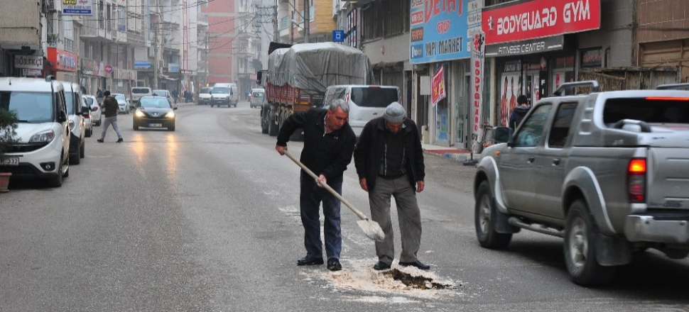 Manisa'da mahalle sakinlerinden tehlikeli yama