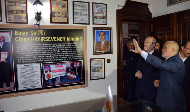 Balıkesir'de meslektaşları öldürülen gazeteciyi andı