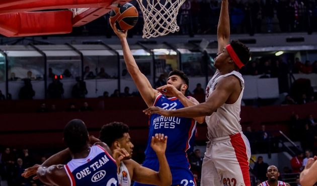 Anadolu Efes evinde Buducnost VOLI'ye acımadı...