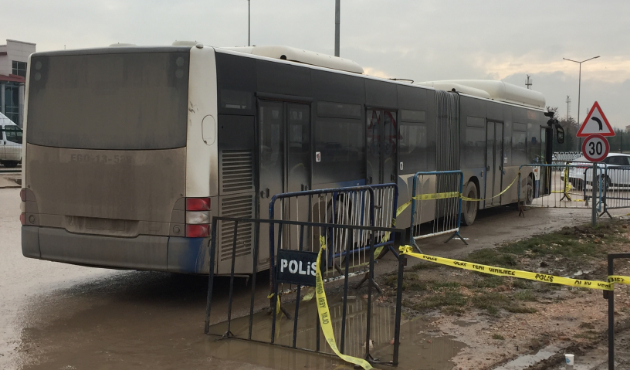 Sincan cezaevinde Gazi ve avukatlara otobüs çarptı