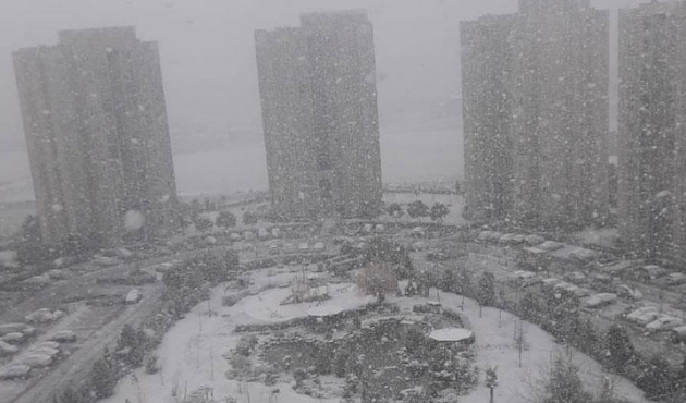 Kar İstanbul'un batı sınırlarından girdi!