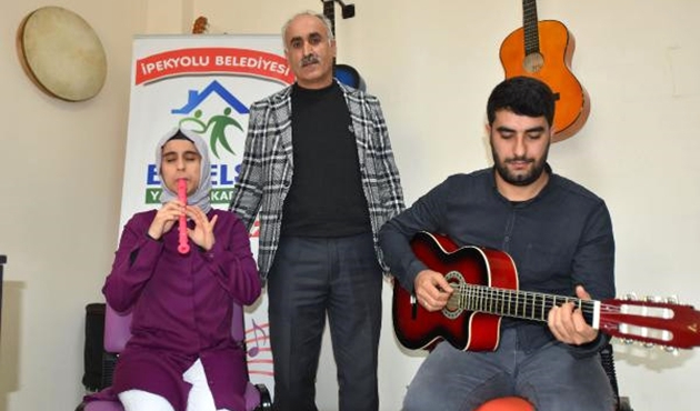Van'da Nurcihan, müzikte engel tanımıyor