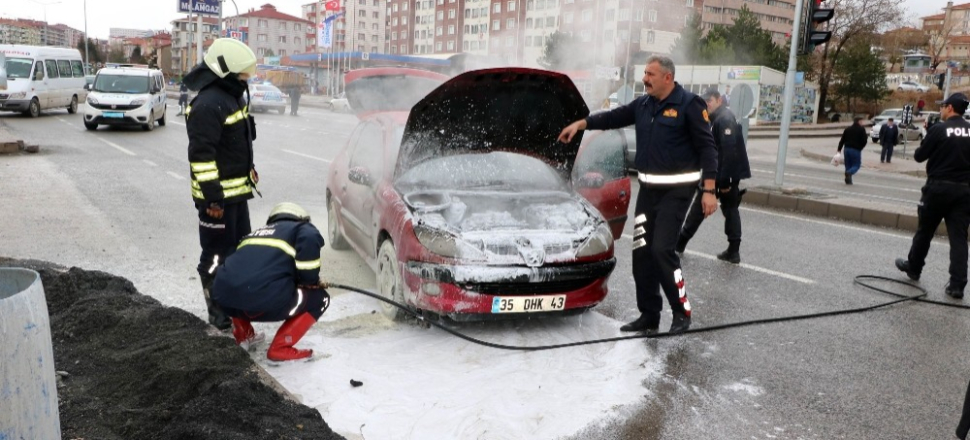 Yozgat'ta seyir halindeki otomobil yandı